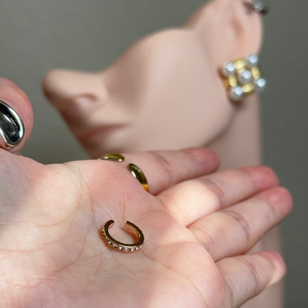 Elegant Gold  Earrings with Crystals - Picture 5 of 5